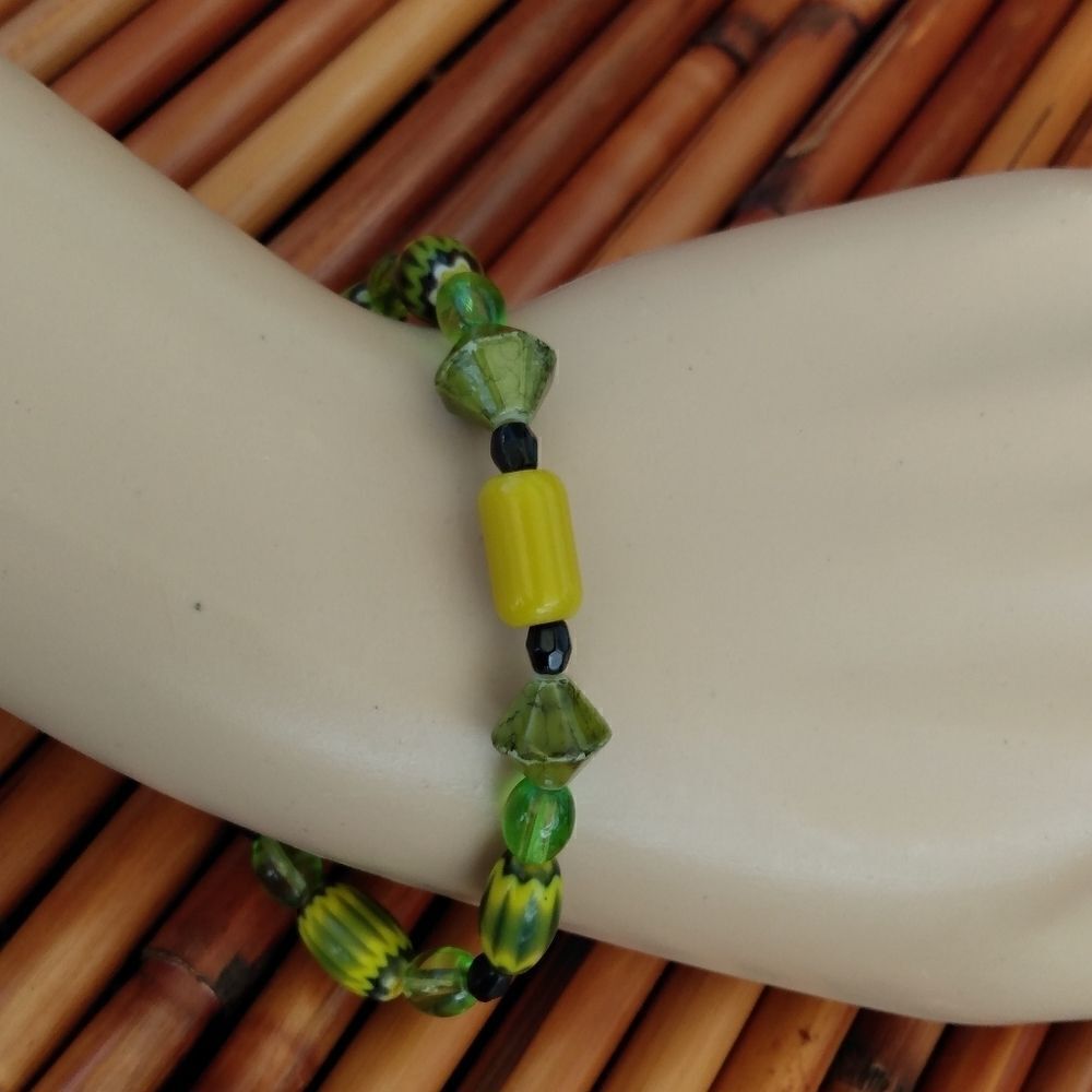 HANDMADE Vibrant Green/Black/Yellow Glass Beaded Bracelet Stretchable